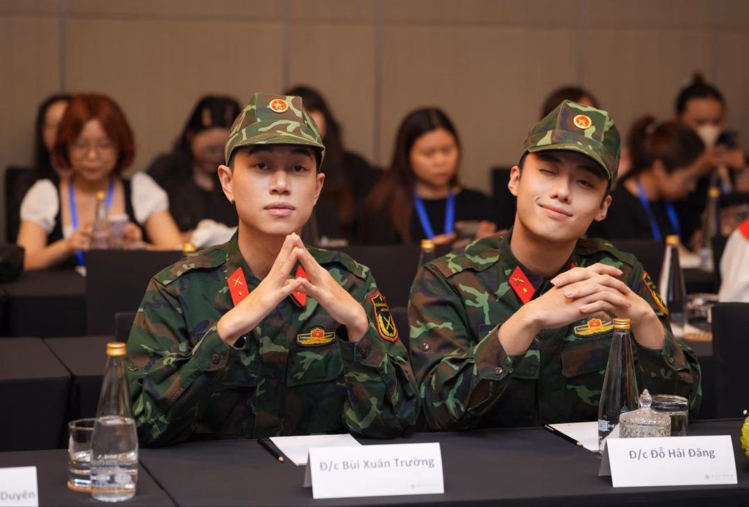 Với sự góp mặt của các ca sỹ - nghệ sĩ trẻ đầy tài năng như Hòa Minzy, Soobin, Hương Giang, Trúc Nhân, Jun Phạm, Duy Khánh, Chi Pu, Thanh Duy, Tăng Phúc, Double 2T, Cara, Hậu Hoàng, Kỳ Duyên, Lyly, Pháo, Dương Hoàng Yến, Trang Pháp, Bùi Công Nam, Ninh Dương Lan Ngọc, Huỳnh Lập, PewPew, Linh Ngọc Đàm, Hải Đăng Doo, nhóm MAYDAYs……, chương trình "Sao nhập ngũ 2025" hứa hẹn sẽ đem đến những cảm xúc bùng nổ, khơi gợi lòng tự hào dân tộc thông qua một buổi "kể chuyện âm nhạc" có kết cấu chặt chẽ, giao hoà những "bản hit" đình đám đương thời với những "ca khúc bất hủ" được làm mới theo phong cách hiện đại.