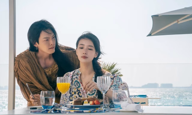 Triệu Lộ Tư tố công ty quản lý lừa đảo, gây trầm cảm