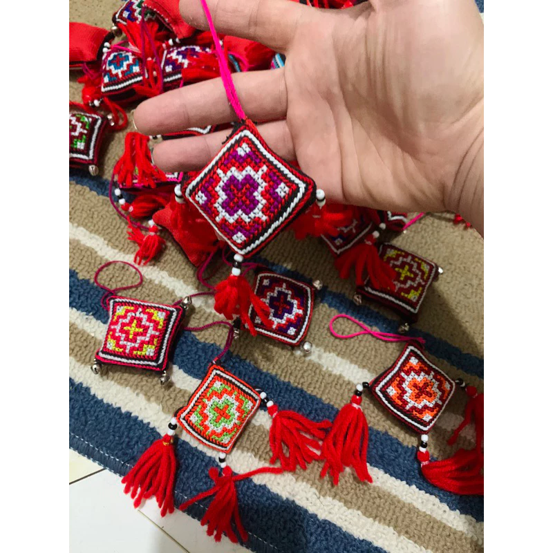 Làm thế nào để chọn móc khóa kỉ niệm Sapa phù hợp cho chuyến đi không thể quên?