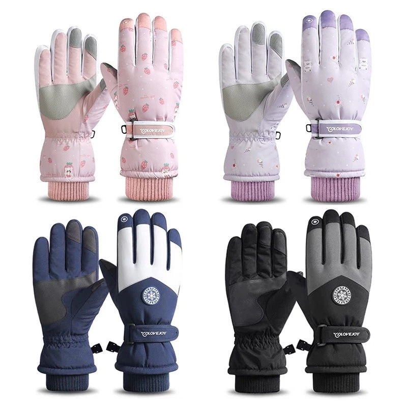 Đi xe máy mùa đông mà không có găng tay chống nước thì nên làm gì?