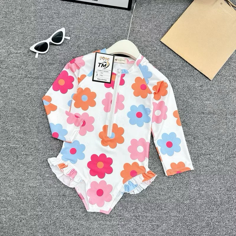 Làm thế nào để chọn bikini liền thân phù hợp cho bé gái đi bơi mà không bị hớp ướt và khó chịu?