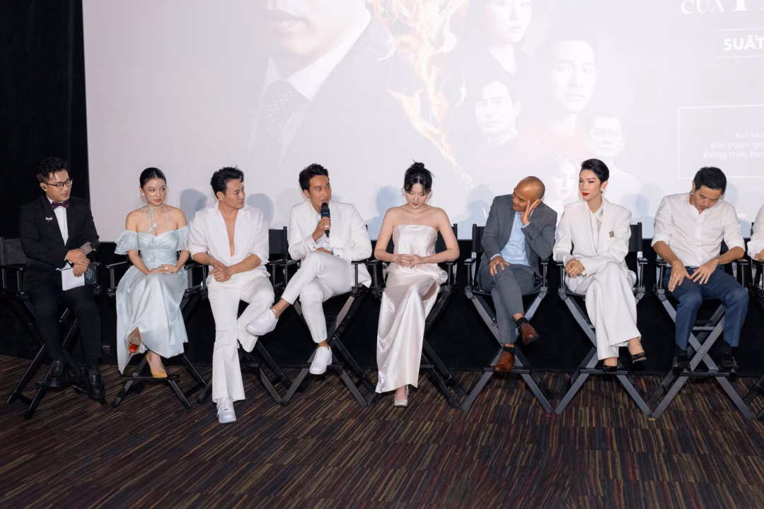 Khoảnh khắc chuẩn bị cảnh h&ocirc;n giữa Trương Thanh Long v&agrave; L&acirc;m Thanh Nh&atilde;