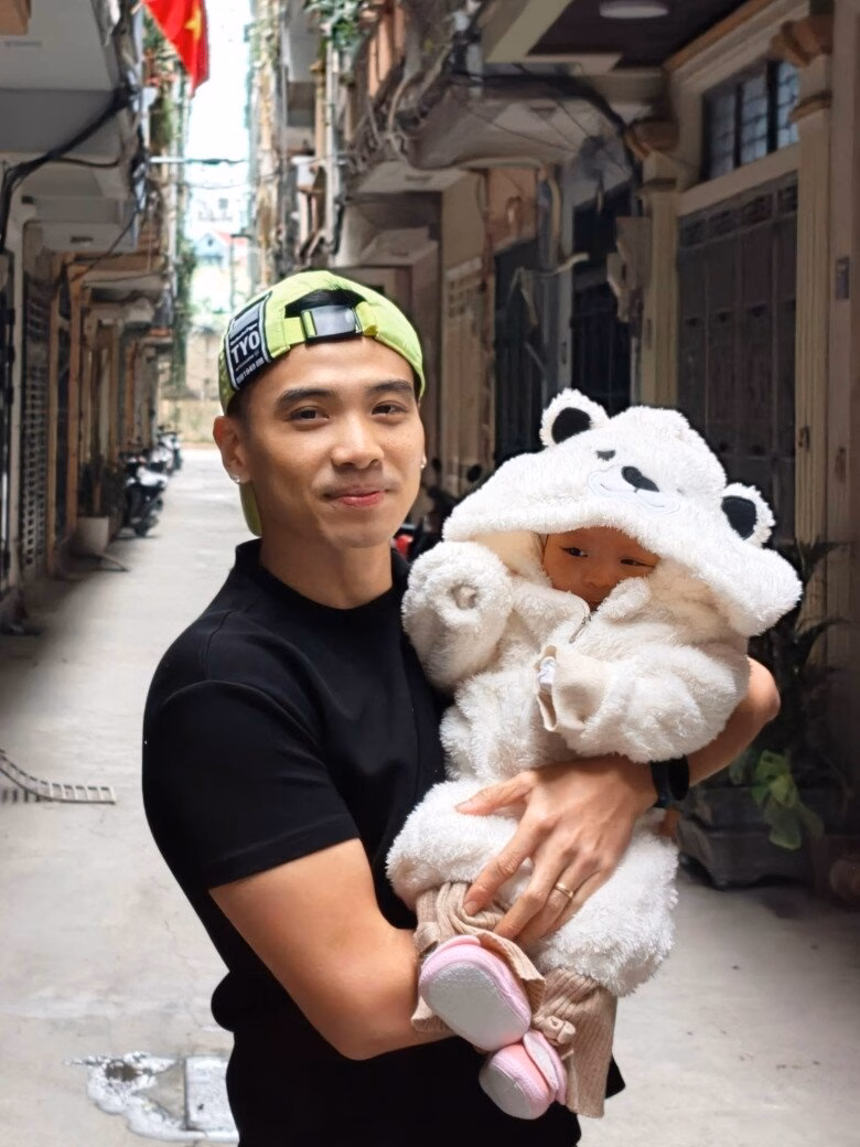 Chồng Hen Niê chăm sóc Harley Chồng Hen Niê chăm sóc Harley