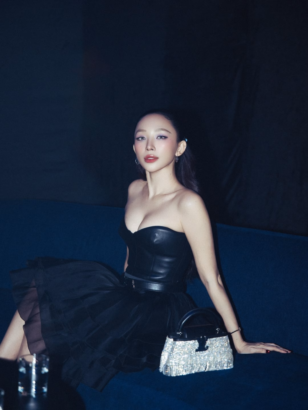 Đầm hai dây sang trọng Đầm hai dây đính đá pha lê của Tóc Tiên