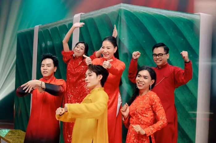 Nhạc sĩ Hứa Kim Tuyền v&agrave; đạo diễn Kawaii Tuấn Anh trong MV