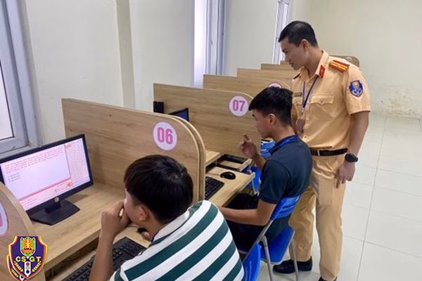 Cảnh báo đa cấp ‘ma’: Hàng trăm nhà đầu tư ‘chui vào’ hệ sinh thái GMT, giờ ‘mất trắng’? Lịch kiểm tra kiến thức pháp luật để phục hồi điểm giấy phép lái xe bị trừ