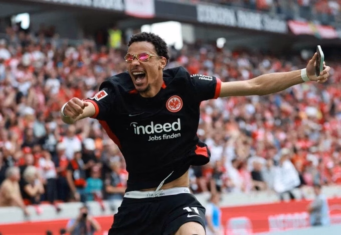 Câu lạc bộ Đức lãi 272 triệu USD nhờ bán 3 cầu thủ trẻ