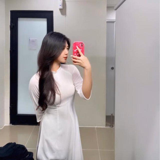 Con gái Mạnh Trường tuổi 16 đẹp vượt trội, được dự đoán là tương lai của showbiz Việt Mỗi lần xuất hiện trên trang cá nhân của bố, Chip đều thu hút người xem và được đánh giá cao về nhan sắc.