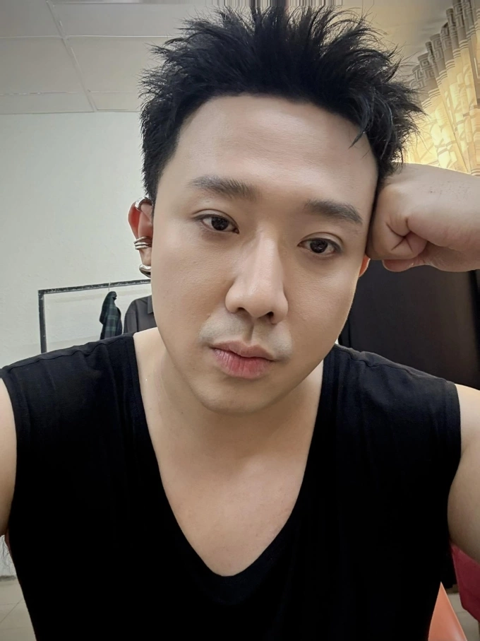 MC Trấn Thành thông báo sẽ không dẫn dắt concert Anh trai say hi tại Mỹ. Anh cho biết lý do là vì không thống nhất được thỏa thuận với đơn vị tổ chức và không sắp xếp được lịch trình cá nhân.