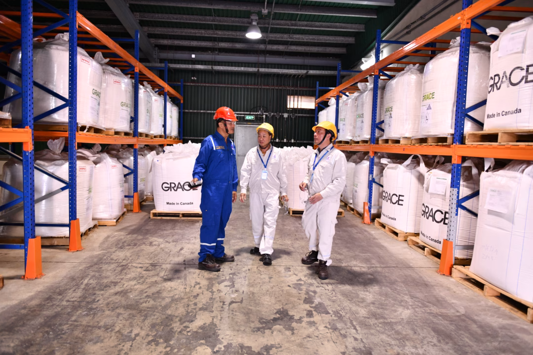 Petrovietnam và BSR thảo luận về an toàn sức khỏe môi trường tại Nhà máy Lọc dầu Dung Quất Đoàn công tác kiểm tra công tác quản lý hóa phẩm, xúc tác tại kho lưu trữ NMLD Dung Quất