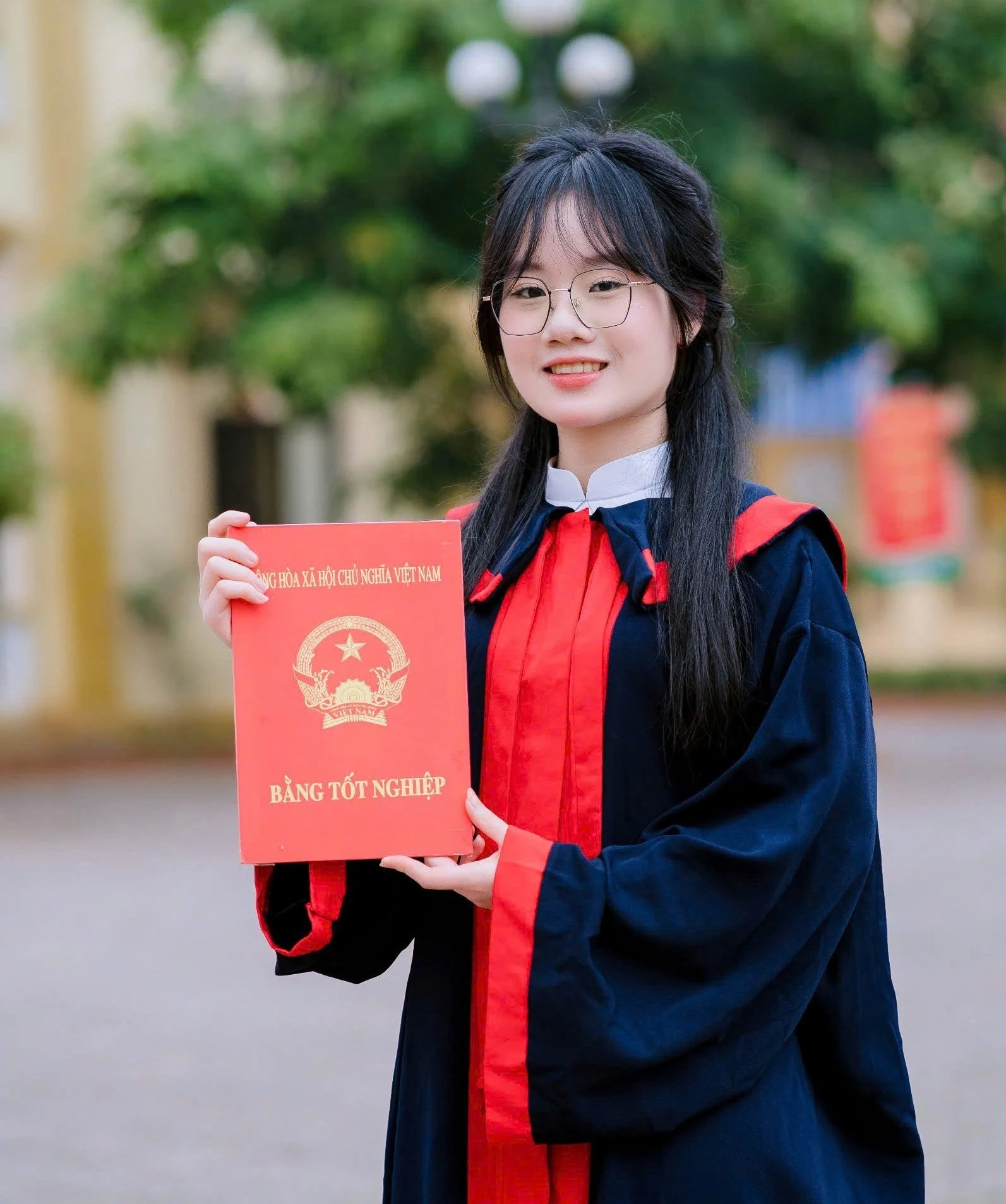 Phú Thọ: 9 thủ khoa toàn tỉnh, xuất sắc đạt điểm tuyệt đối trong kỳ thi tốt nghiệp THPT 2025 Em Đào Hương Giang, lớp 12A8, Trường THPT Long Châu Sa đồng thủ khoa khối D01 toàn tỉnh.