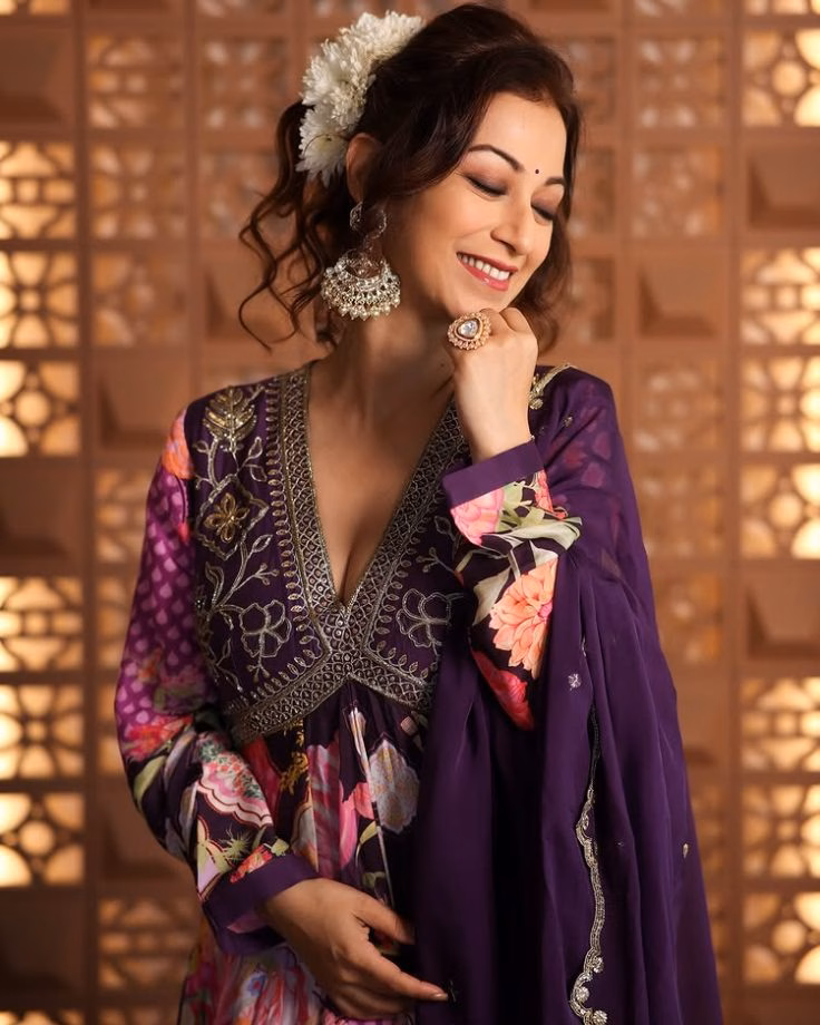 Sao Bollywood khoe sắc tại sự kiện thảm đỏ TMKOC's Munmun Dutta, Sunayana Fozdar & Palak Sindhwani Blossom In Ethnic Looks With Floral Hairstyles 957328