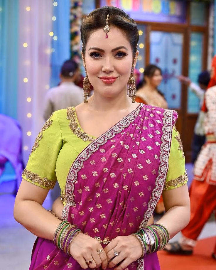 Sao Bollywood khoe sắc tại sự kiện thảm đỏ TMKOC's Munmun Dutta, Sunayana Fozdar & Palak Sindhwani Blossom In Ethnic Looks With Floral Hairstyles 957320