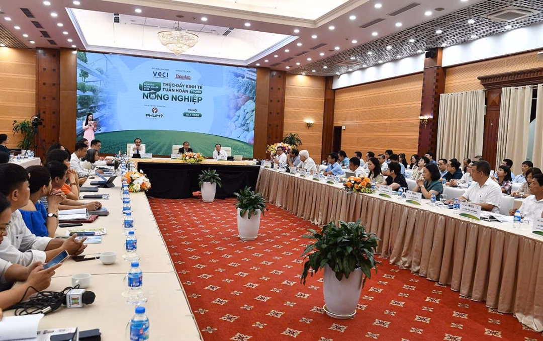 Thách thức trong phát triển kinh tế tuần hoàn nông nghiệp Ông Hà Văn Thắng, Chủ tịch Hội đồng Doanh nghiệp Nông nghiệp Việt Nam (VCAC), Chủ tịch HĐQT Công ty CP T&T 159 phát biểu tại Diễn đàn
