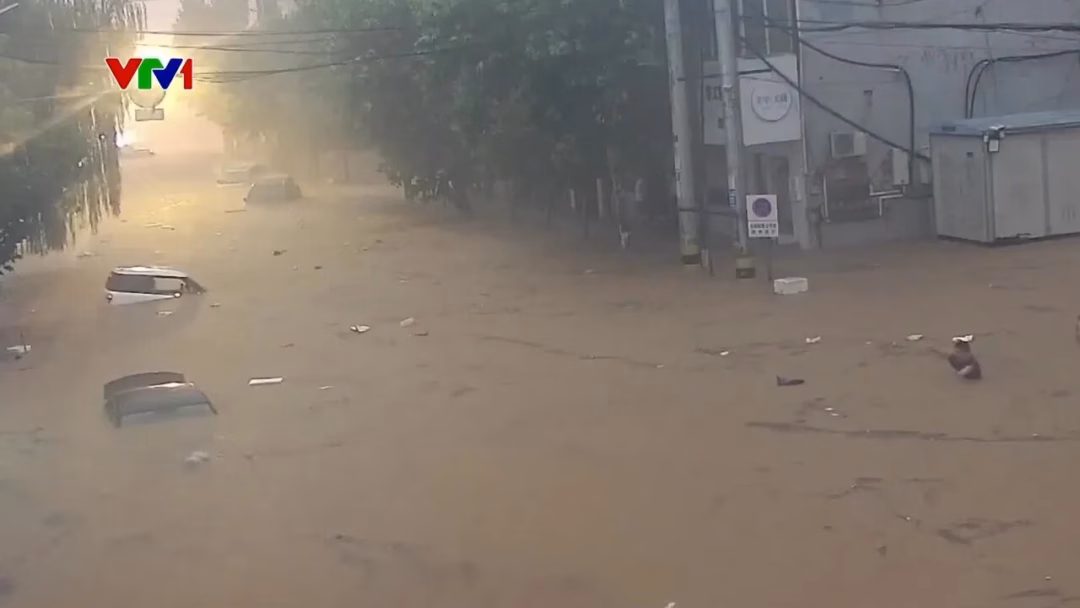 Mưa lớn tại Trung Quốc gây thiệt hại nặng nề, Chủ tịch Tập Cận Bình ra chỉ đạo cấp thiết