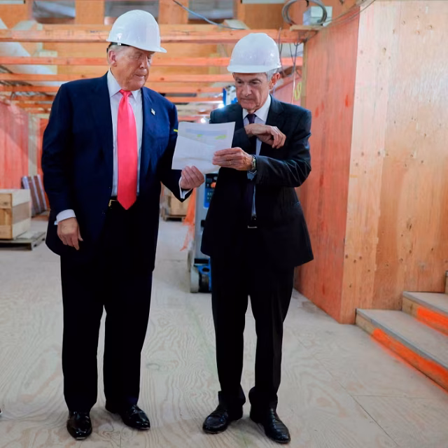 Trump tấn công Fed, hé mở nỗi lo độc lập của ngân hàng trung ương Ông Trump công khai thách thức Fed theo cách chưa từng thấy trong lịch sử ngân hàng trung ương Mỹ - Ảnh: Getty Images