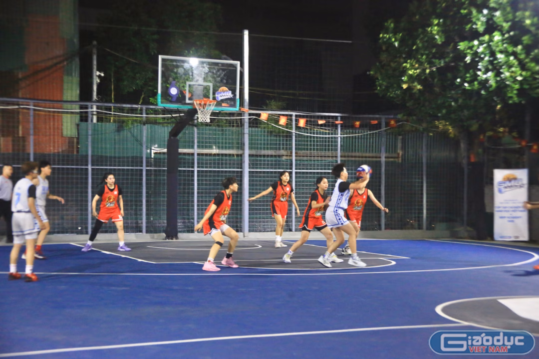 U18 nữ Trường Tây Hồ ngược dòng giành chiến thắng nghẹt thở tại giải bóng rổ