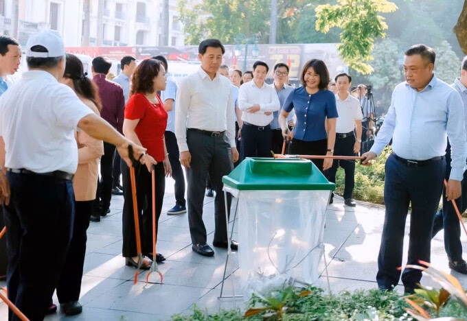 Hà Nội ra quân tổng vệ sinh môi trường trên 126 xã, phường
