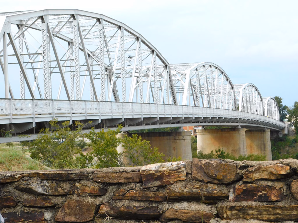 Phát hiện thi thể dưới cầu ở Texas, nghi ngờ tự tử