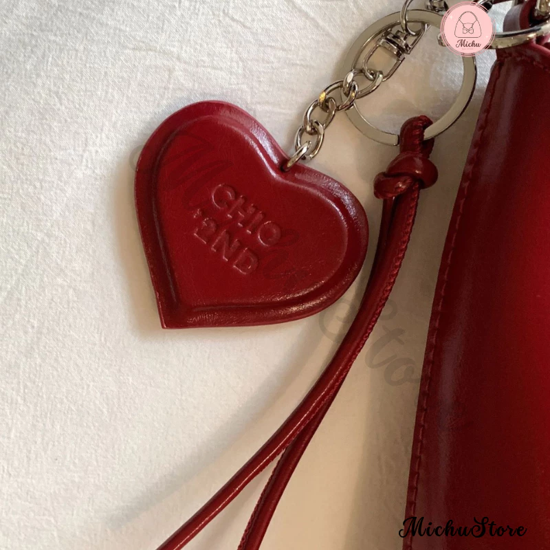 Làm thế nào để chọn móc khóa phù hợp cho túi xách và balo của bạn mà không làm mất phong cách?