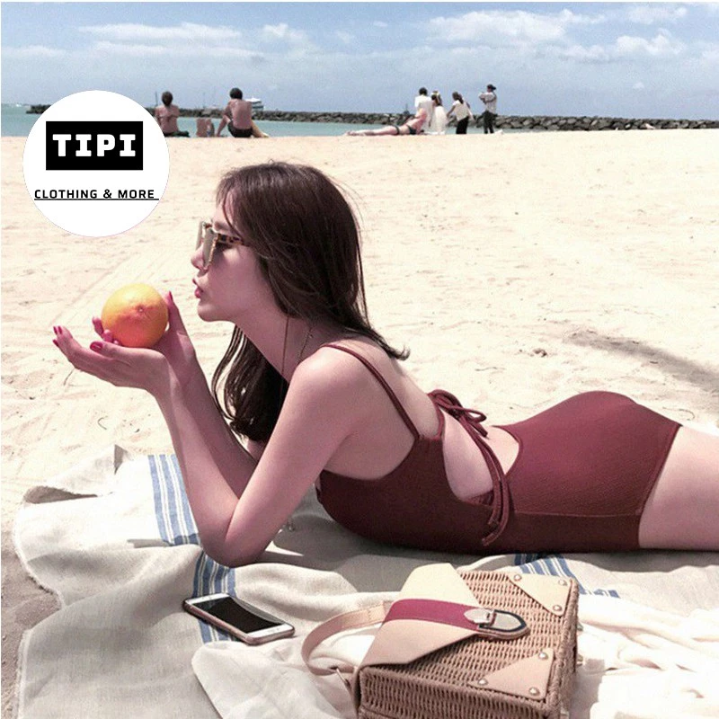 Mặc bộ bikini 1 mảnh lên bờ vẫn tự tin: Bí quyết chọn đồ bơi không thể bỏ qua