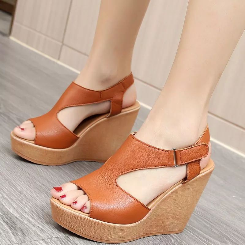 Sao Tôi Không Thể Đi Được Với Xăng Đan Đáy Dày Nữ vào Mùa Hè ?