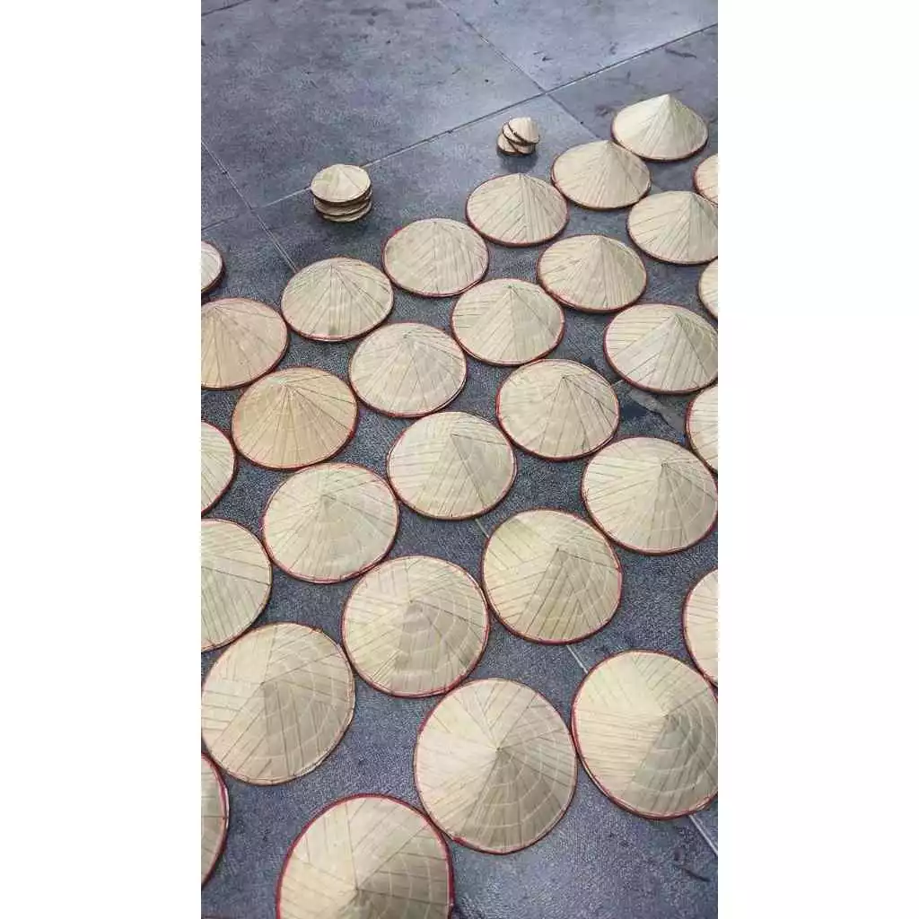 Làm sao để chọn nón lá trang trí phù hợp với không gian Tết của bạn?