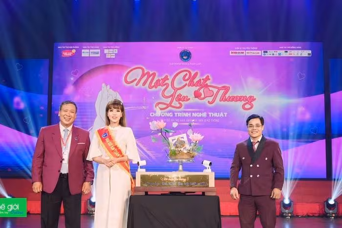 Á hậu Băng Châu giữ lời hứa 3 năm: Từ thiện và an toàn giao thông