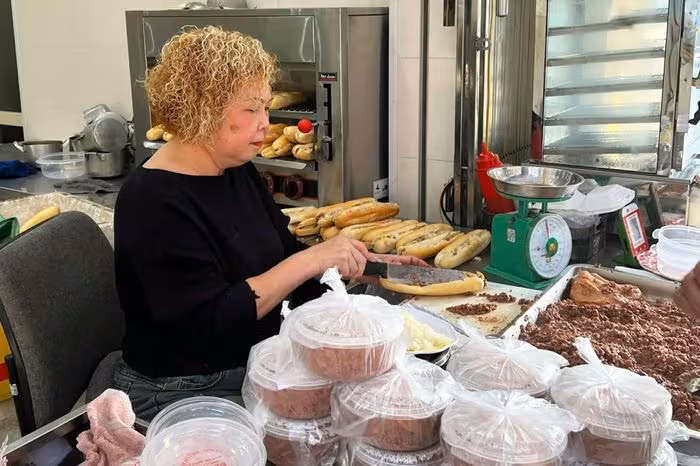 Pate Cột Đèn Hải Phòng giảm 50% khách: Nguyên nhân vụ thu hủy đồ hộp