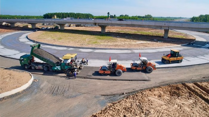 Thi công nhanh chóng đường 25B‑25C Công nhân tăng tốc thi công đường kết nối sân bay Long Thành