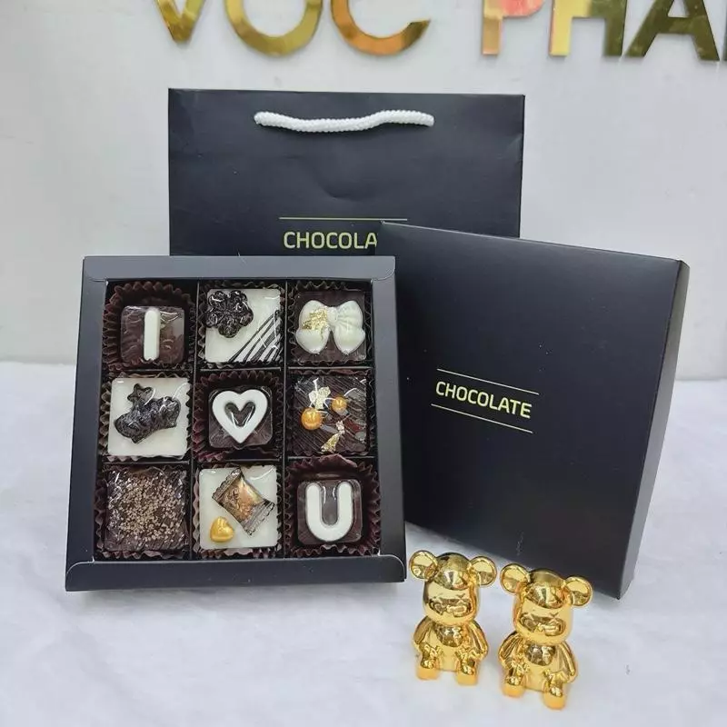 Khi vẻ sang trọng của hộp socola đen trắng lấp lánh, người dùng thường bỏ qua lợi ích thực tế của túi kèm