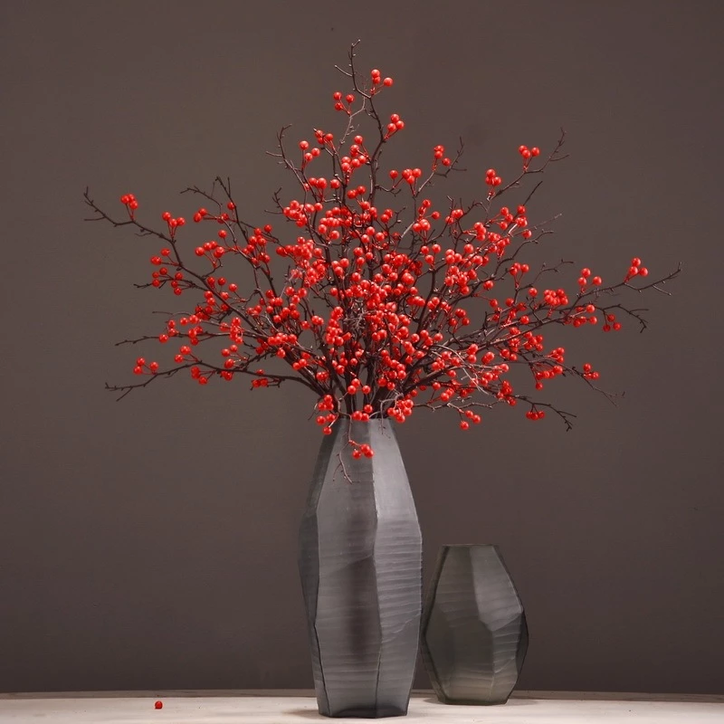 Hoa giả trang trí phòng khách: Khi vẻ rực rỡ ban đầu nhanh chóng biến thành bột bụi sau vài tuần sử dụng.