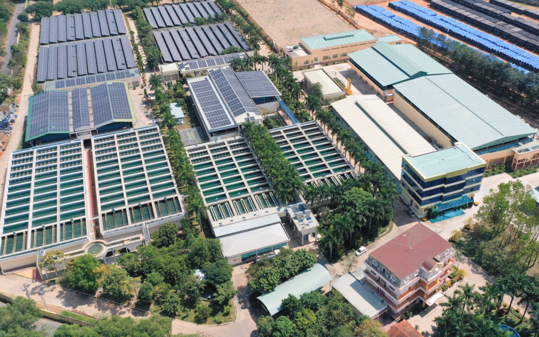 BIWASE 6 lần liên tiếp lọt Top 50 công ty niêm yết tốt nhất Việt Nam của Forbes Nhà máy nước thuộc Chi nhánh Cấp nước Khu liên hợp công nghiệp - đô thị - dịch vụ Bình Dương công suất 220.000m3/ngày đêm được đầu tư công nghệ hiện đại, đáp ứng tốt nhu cầu phát triển