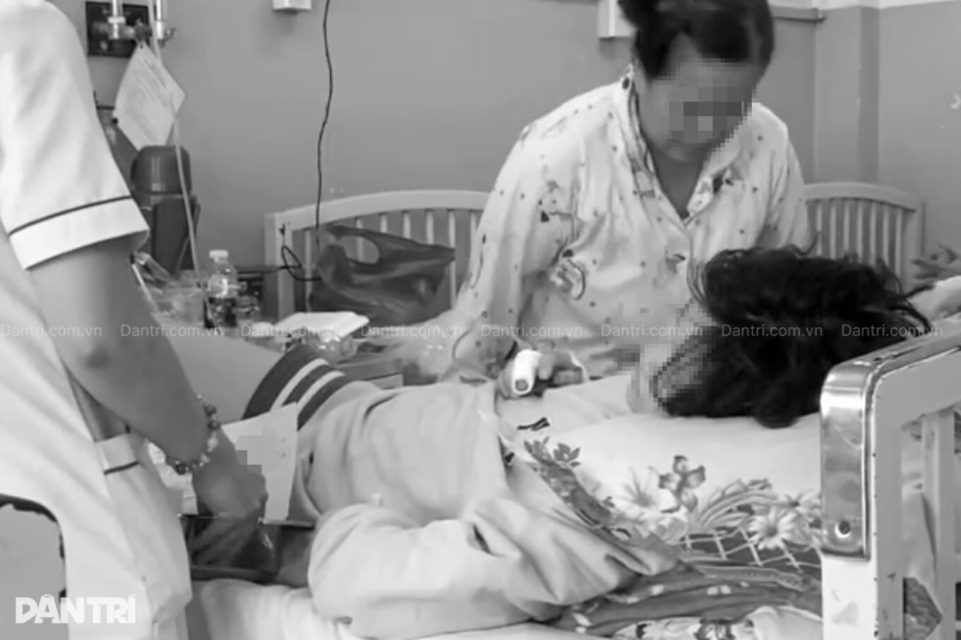 Cô gái bị mẹ bán dâm điều trị trong bệnh viện với nhiều vấn đề sức khỏe nguy hiểm