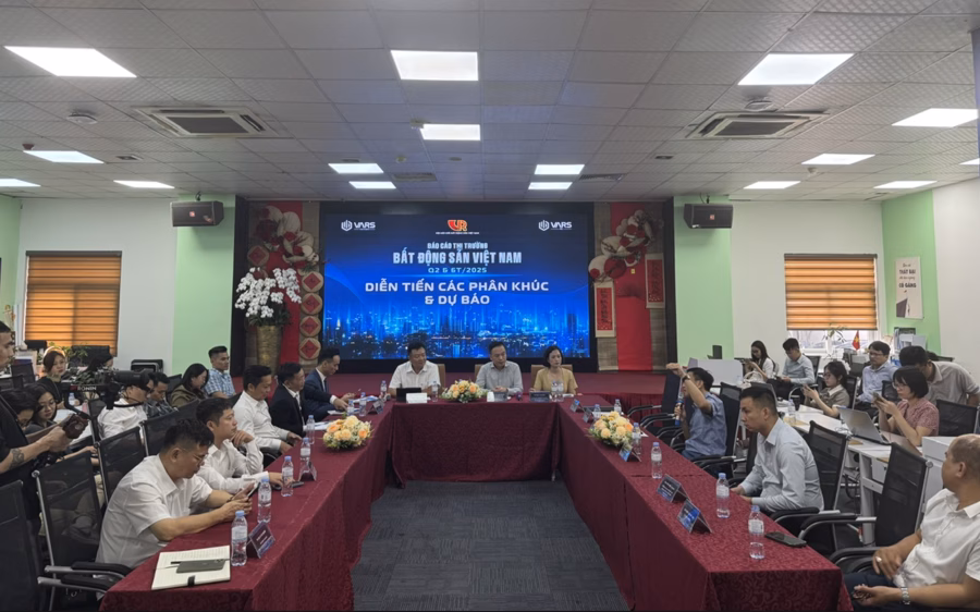 Thị trường bất động sản quý 2: Nguồn cung tăng, nhưng giá vẫn khó giảm Toàn cảnh họp báo công bố thông tin thị trường bất động sản