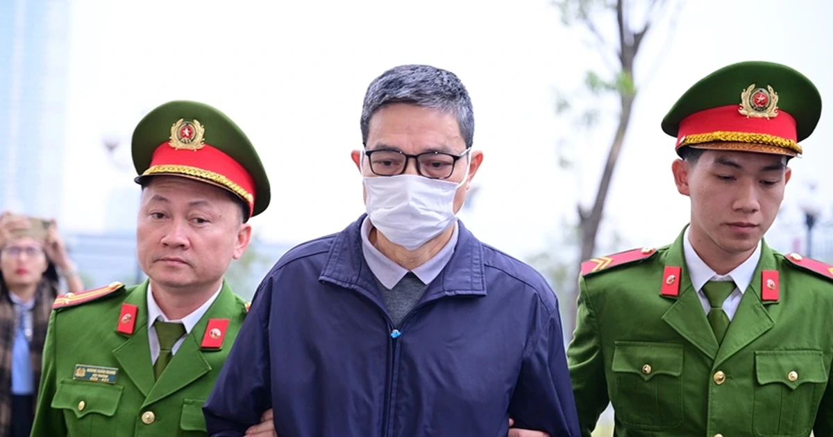 Hai cựu Cục trưởng An toàn thực phẩm bị kết án tù nặng vì nhận hối lộ khổng lồ