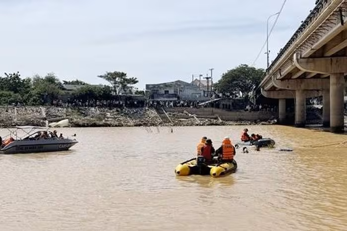 Thi thể thanh niên tự tử trên sông Dinh được tìm thấy sau nỗ lực kéo dài