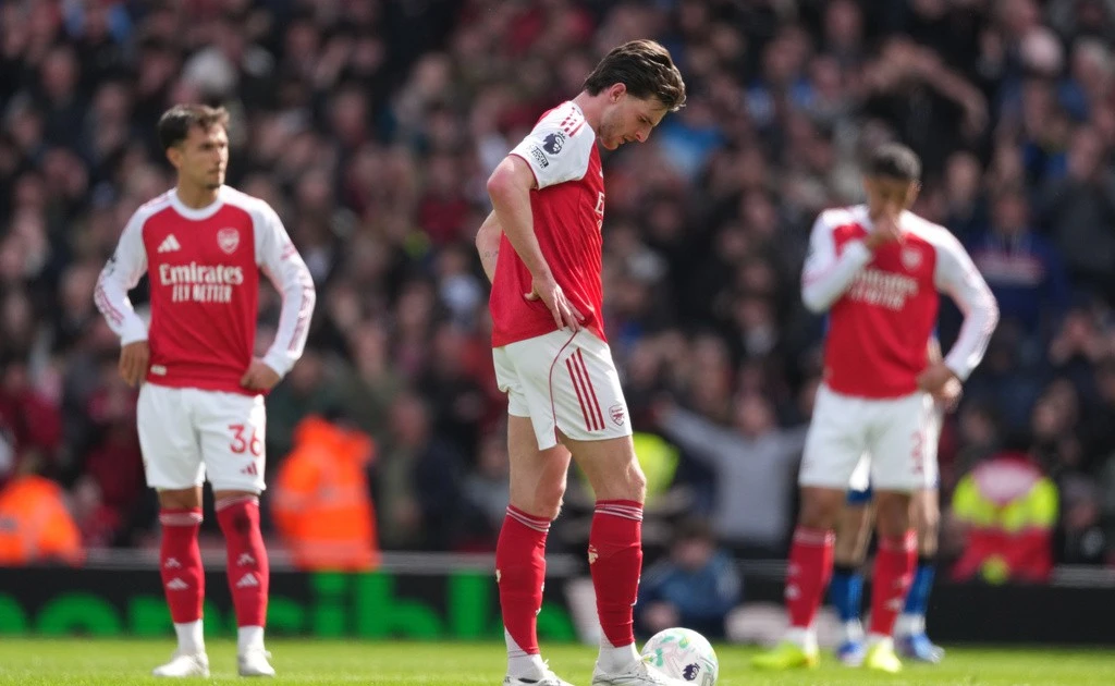 Cú Sốc Emirates: Arsenal Gục Ngã Trước Bournemouth, Nguy Cơ Mất Ngôi