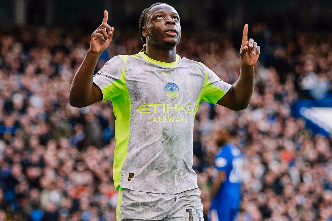 Jeremy Doku ghi b&agrave;n ấn định tỷ số 3-0 cho Man City