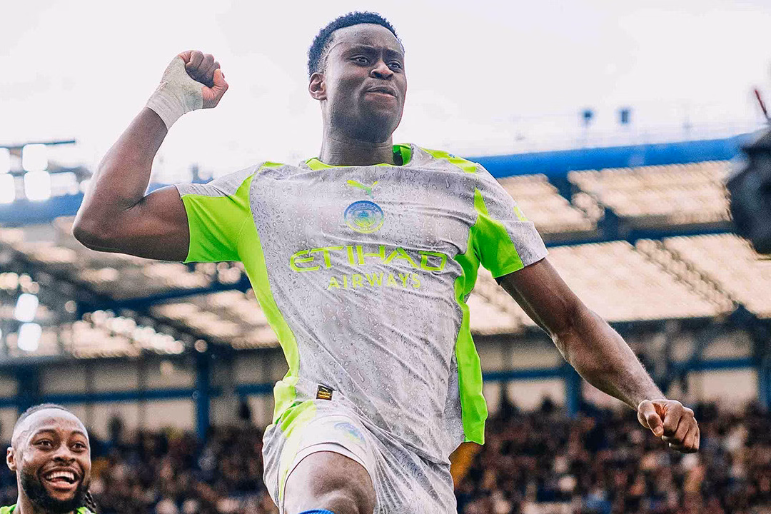 Marc Guehi ghi b&agrave;n n&acirc;ng tỷ số l&ecirc;n 2-0