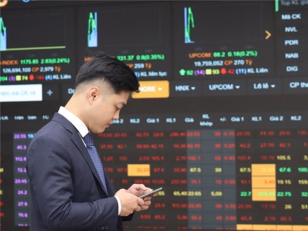 Chứng khoán ngày 5/6: VN-Index giằng co, áp lực bán không lớn Chứng khoán ngày 5/6: VN-Index giằng co, áp lực bán không lớn
