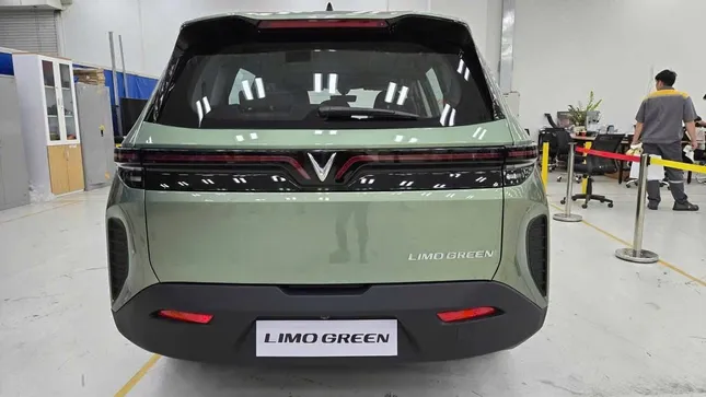 Thiết kế đuôi xe Thiết kế đuôi xe VinFast Limo Green