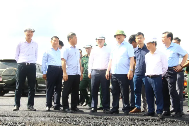 Kiểm tra công trường thi công Cao tốc Biên Hòa - Vũng Tàu Bộ trưởng Xây dựng kiểm tra tại công trường thi công Cao tốc Biên Hòa - Vũng Tàu