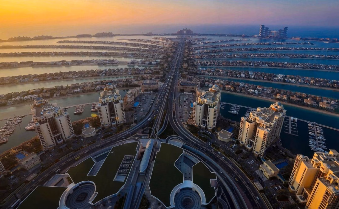 Dubai trở thành điểm đến lý tưởng cho công ty công nghệ Trung Quốc bành trướng toàn cầu Một cửa hàng Huawei tại một trung tâm mua sắm ở Dubai. Ảnh: Ann Cao