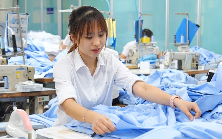 Hà Nội, TP.HCM đề xuất tăng lương tối thiểu từ 250.000 đồng mỗi tháng Đề xuất tăng lương ở TP.HCM, Hà Nội từ năm 2026 - Ảnh 3.