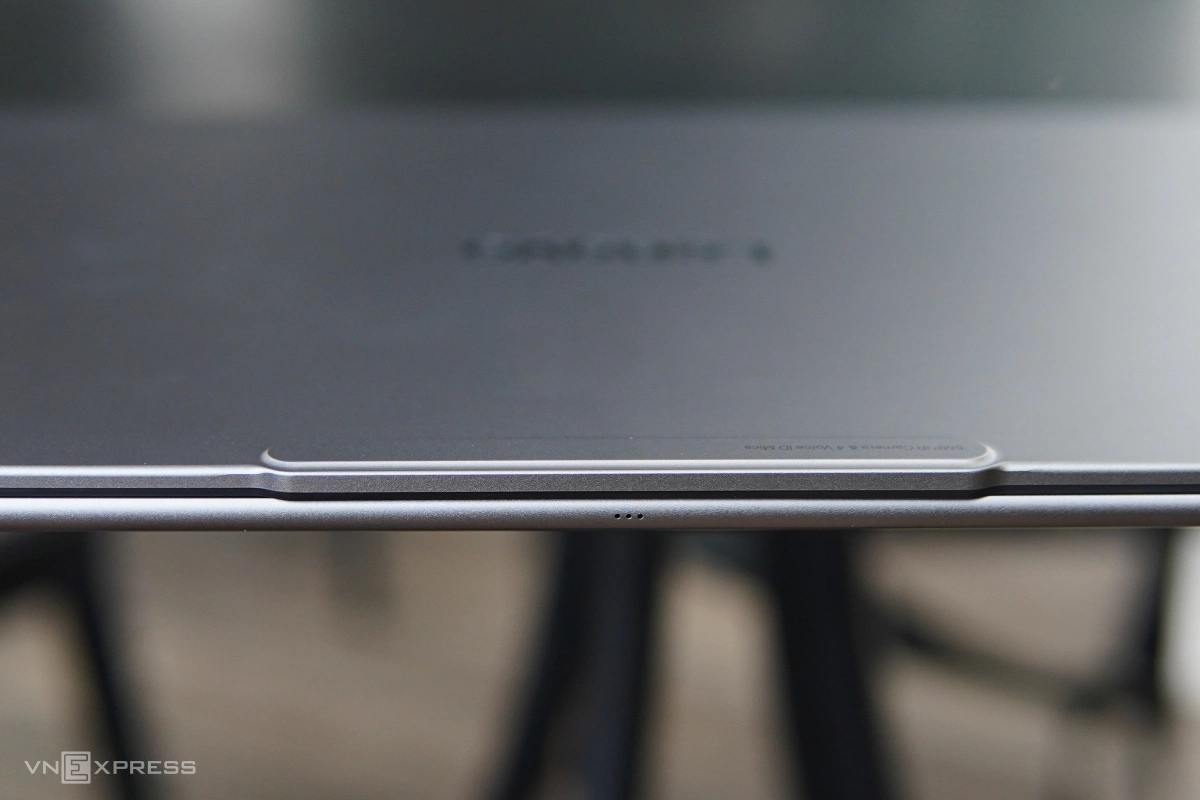 Lenovo ra mắt laptop Yoga Slim7i Aura Edition Gen10 giá 38 triệu đồng
