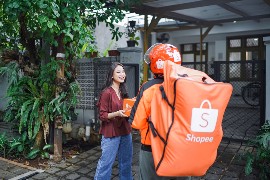 Shopee thay đổi chiến lược thương mại điện tử với Freeship 0Đ và ShopeeVIP Chính sách freeship mới vừa chứng minh vai trò kích cầu, vừa cho thấy phản ứng cụ thể của người dùng khi “điểm đau” về phí vận chuyển được giải quyết trực diện.