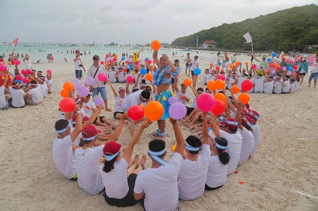 BenThanh Tourist làm mới trải nghiệm du lịch Thái Lan với hành trình độc đáo Các hoạt động teambuilding sôi nổi trên bờ biển Pattaya