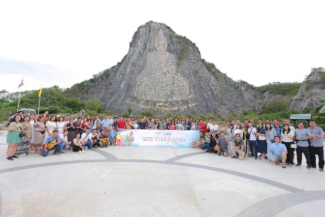 BenThanh Tourist làm mới trải nghiệm du lịch Thái Lan với hành trình độc đáo Đoàn du khách tại Trân Bảo Phật Sơn, kỳ quan Phật giáo nổi tiếng tại Thái Lan