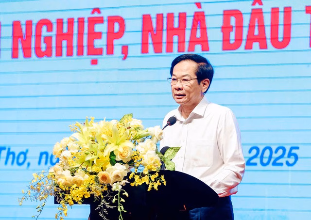 Bí thư Thành ủy Cần Thơ Đỗ Thanh Bình phát biểu tại buổi họp mặt
